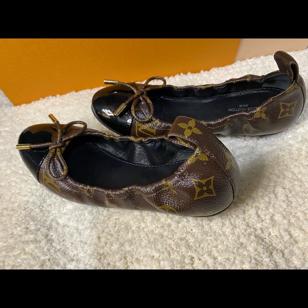 Louis Vuitton flats size 34 NEVER WORN BRAND NEW !!! 100% authentic
